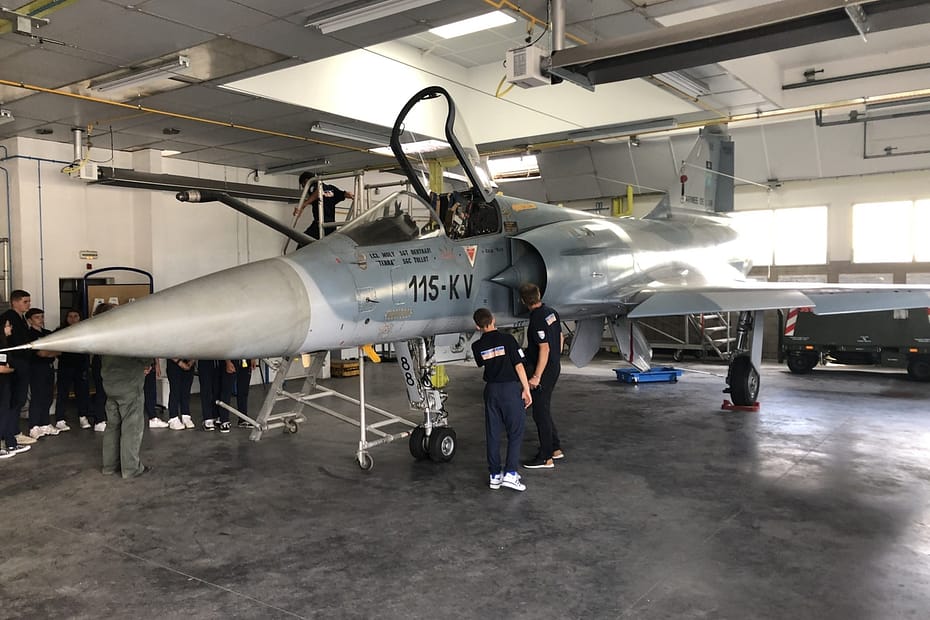 Les cadet(te)s à la base aérienne 722 de Saintes